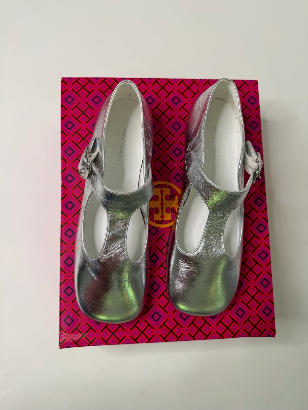 Tory Burch Violet T-Strap Mary Jane Silver Metallic Flats Size 8 - Picture 6 of 11